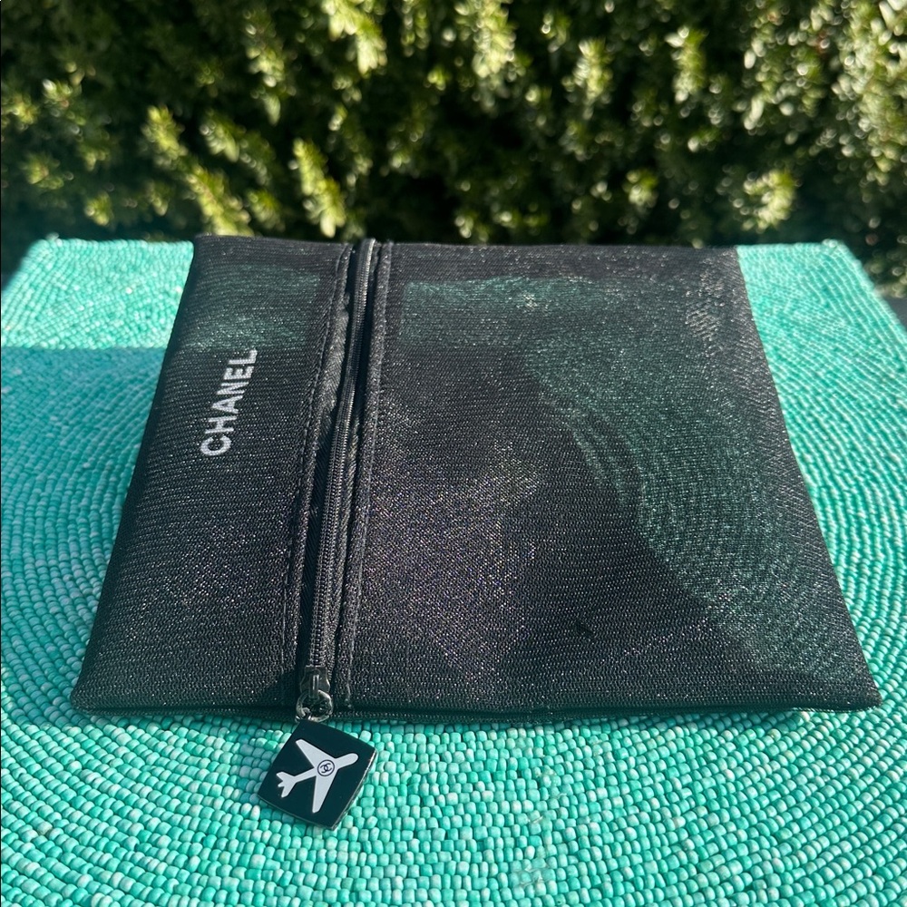 CHANEL Black Mesh Zipper travel Pouch-limited edition-used-good condition. - Picture 4 of 17